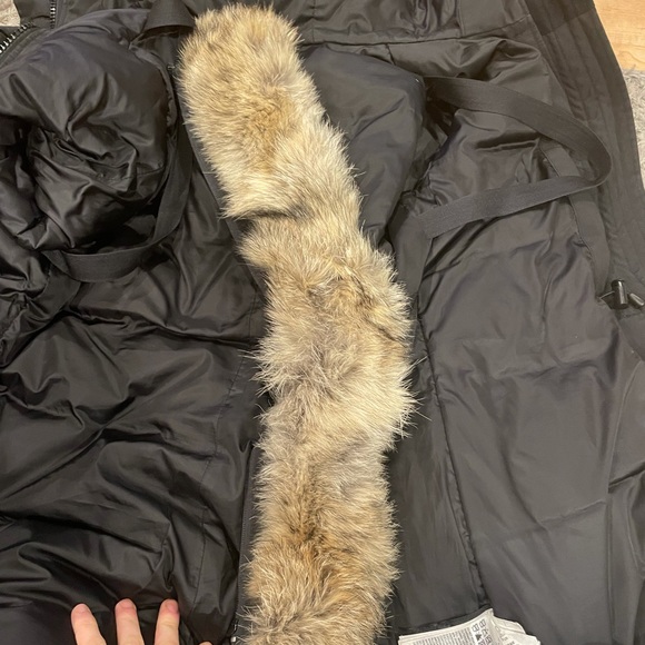 Canada gooose parka! - Picture 9 of 13